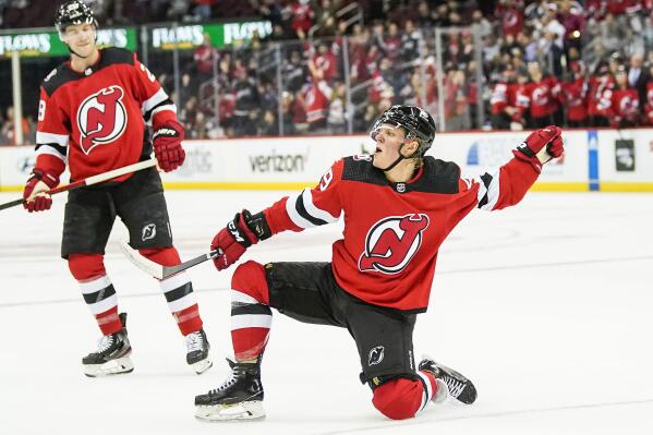 Devils overwhelm Blue Jackets 7 1 Vanecek wins 3rd straight AP News